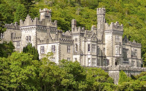Connemara, Leenane Village and Kylemore Abbey day tour from Galway