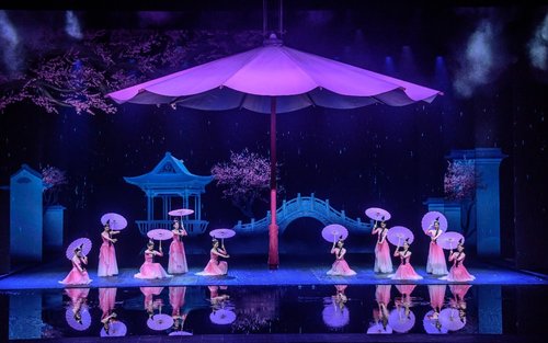 Shanghai Romance Park One-Day Tour (Free Double-Decker City Bus Tour)