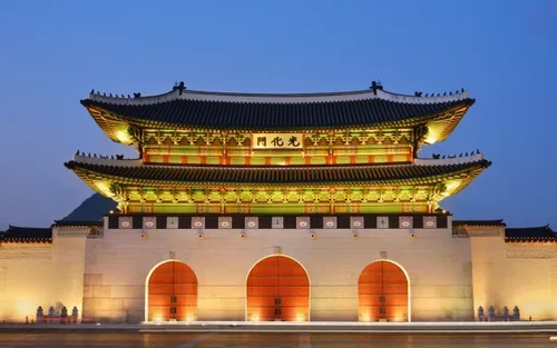 首尔｜景福宫 & 韩服体验 & 63大厦 & 水族馆 & 广藏市场 & 北村韩屋村 & 表演秀等浪漫INS风路线 (专业中文司机)