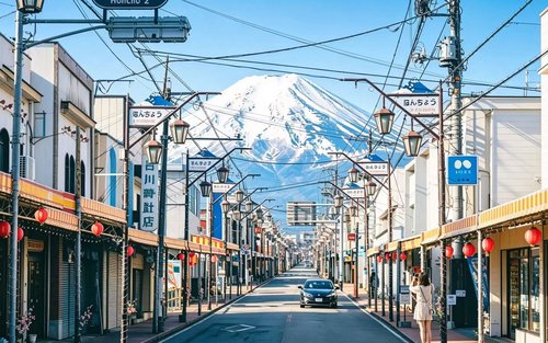 (Atracciones populares del Monte Fuji, alquiler de coche privado personalizado) Parque Arakurayama del Monte Fuji, tienda de relojes Hinokawa, tienda de conveniencia Lawson, Oshino Hakkai y Parque Oishi, excursión de un día con recogida y entrega en el ho