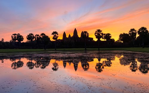 Angkor Wat Temples and Countryside Tour with Sunrise or Sunset