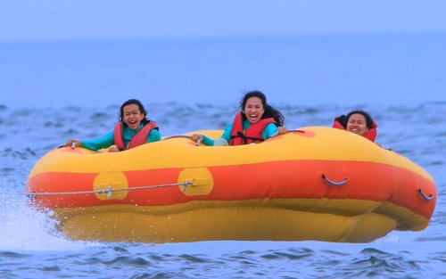 Esperienza di sport acquatici con Donut Boat a Tanjung Benoa Beach, Bali