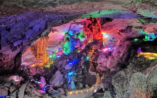 洪巖仙境·地下瓷世界