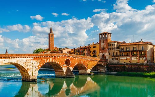 Verona Scavenger Hunt and City Highlights Day Trip
