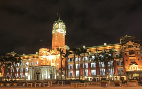 Cursa nocturna a Taipei: travessant el cor de Taipei de nit