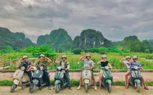 Vespa explora Ninh Binh
