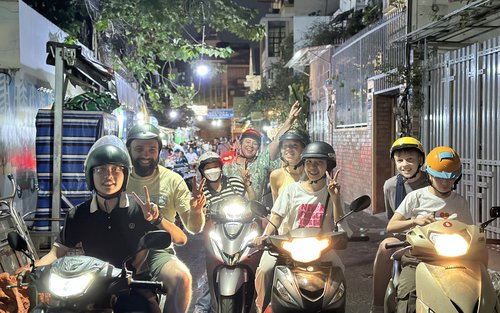 Lawatan Makanan Jalanan & Boleh disesuaikan Separuh hari di Pasar Bunga Ho Thi Ky & Bò Kho Gánh Sài Gòn