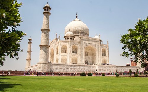 Day Trip from Delhi: Taj Mahal & Agra Fort with Taj-View Lunch
