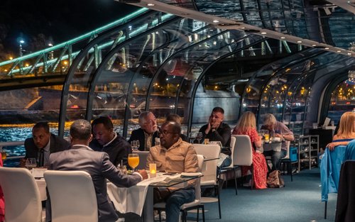 Pelayaran Makan Malam Romantis dengan Musik Langsung di Budapest