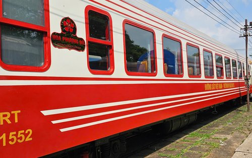 Hanoi - Hai Phong Luxury train by Vietnam Railways