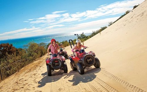 Experiencia en quad ATV y alimentación de delfines en Tangalooma