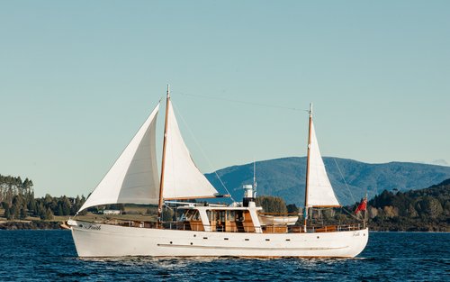 Fiordland Historic Cruises Lake Te Anau Cruise 