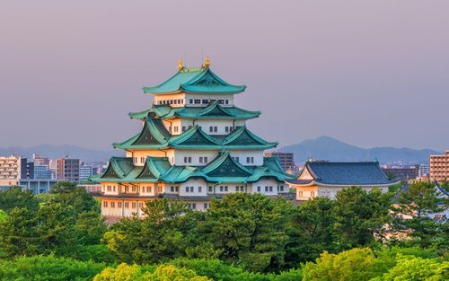 Osaka: Nagoya Castle & Osu Kannon One-Day Tour with Foodie Adventure