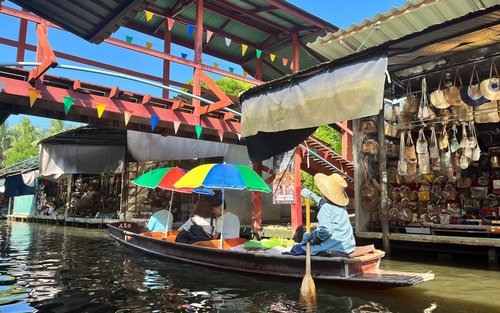 Bangkok Maeklong železnice a plovoucí trh – půldenní zážitek
