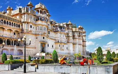 Perjalanan Lengkap ke Udaipur dalam 2 hari dengan Pemandu Pelancong, Hotel & Kereta