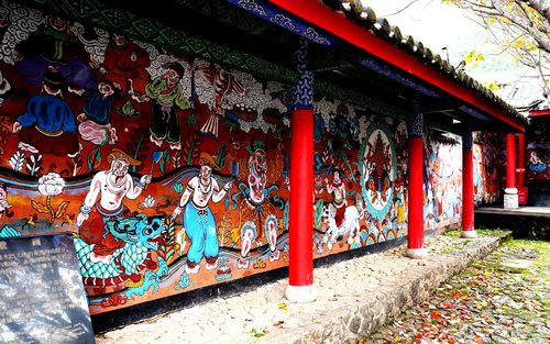 Excursão de um dia saindo de Lijiang para a cidade antiga de Baisha, cultura Dongba e cidade antiga de Shaxi em grupo independente