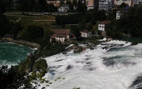 ज़्यूरिख़ से नाव यात्रा के साथ शाफ़हाउज़ेन राइन फॉल्स निजी दौरा