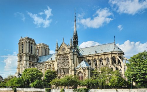 パリのノートルダム大聖堂：旅行前に知っておきたいおすすめ情報