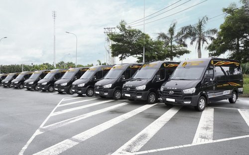 Hanoi - Halong Limousine Minivan von Ha Long Travel Limousine