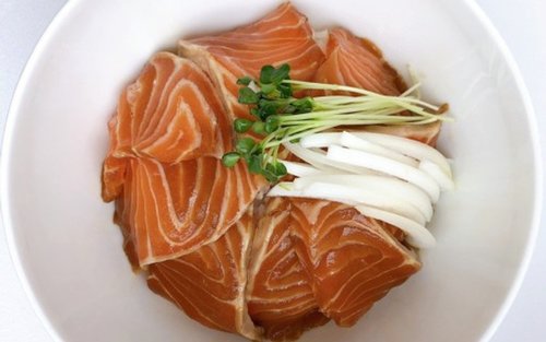 한식 요리 교실: 한국식 소스를 곁들인 연어 마리네이드