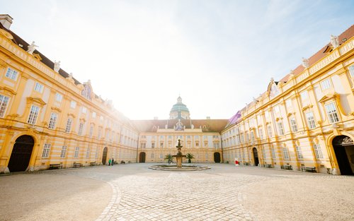 Guidad tur i Wachaudalen, Donau och Stift Melk