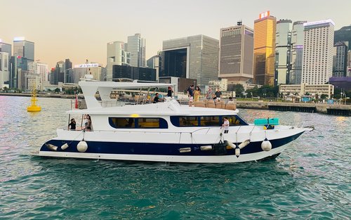 Western Yacht | Night Cruise Squid Fishing in Victoria Harbour