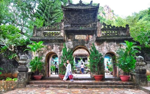 Da Nang Morning Half-Day Tour: Lady Buddha, Son Tra Peninsula & Marble Mountains with Lunch