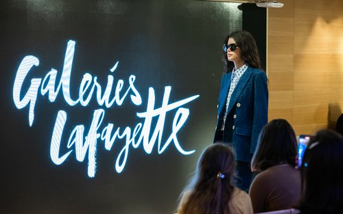 Experiencia de Desfile de Moda en las Galerías Lafayette de París