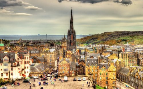 Edinburgh-i vasúti túra és Hop-On-Hop-Off buszos túra Londonból