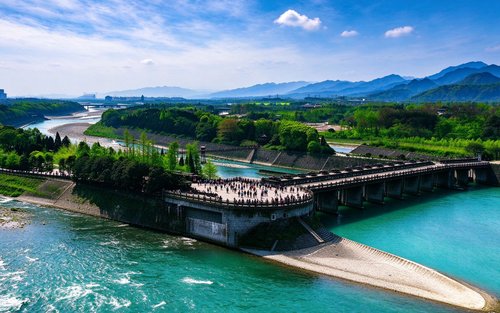 Chengdu Dujiangyan & Mount Qingcheng Day Tour (including natural scenery)
