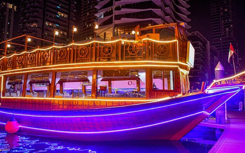Croisière dîner romantique avec buffet international et spectacle de danse en direct