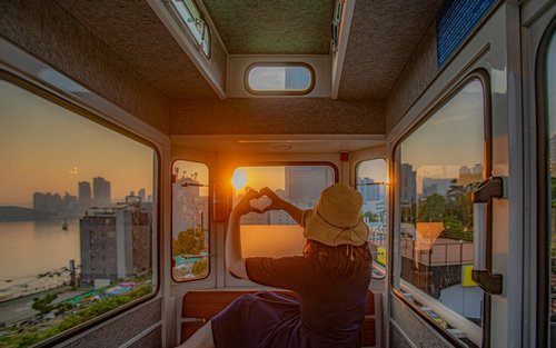 釜山天空胶囊列车日落夜景与街头美食之旅