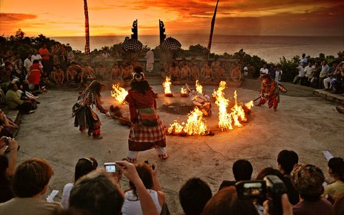 Tanah Lot, Padang-Padang Beach, Uluwatu Sunset and Kecak Dance Day Tour