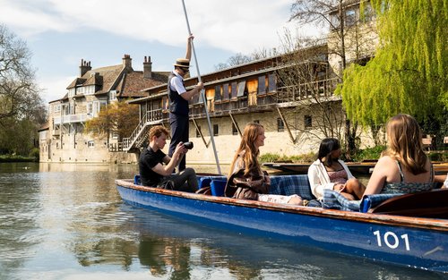 Cambridge University & River Cam Half-Day Tour with Punting