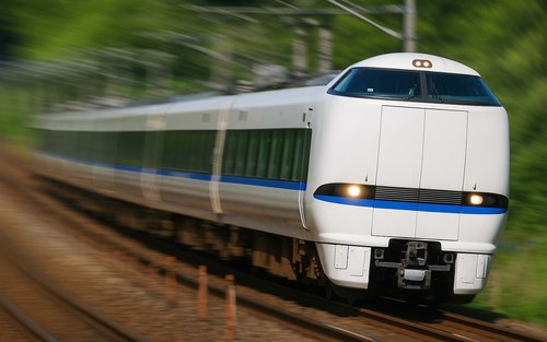 JR Thunderbird Express между Осакой/Киото и Тоямой/Фукуи/Канадзавой