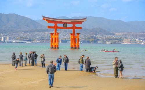 京都発：広島・宮島日帰りツアー（新幹線利用・オプションあり）