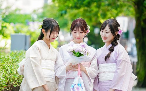 Kyoto Aiwa Fuku Gion Branch | Popular na Pagpaparenta ng Kimono + Japanese-style na Hair Set, Make-up, at Propesyonal na Serbisyo sa Pagkuha ng Litrato