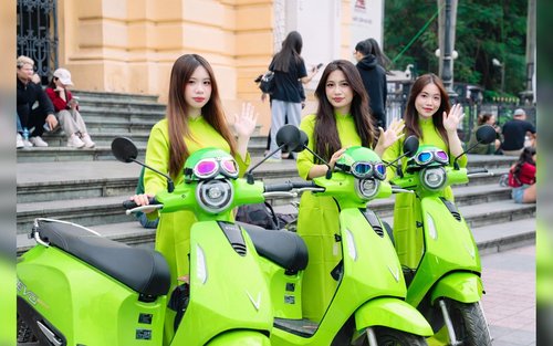 Hanoi City Tour by Motorbike: Female Riders, Train Street & Hidden gems