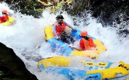 Qingyuan Gulong Gorge Private Full-Day Rafting Tour