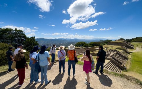 Tur Bus Setengah Hari Situs Arkeologi Monte Alban