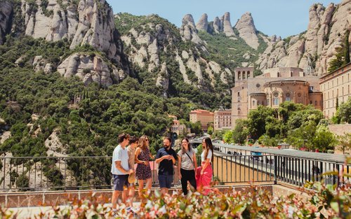 ทัวร์มอนต์เซอร์รัต (Montserrat) พร้อมเยี่ยมชมโรงบ่มไวน์ยุคกลาง, ทานทาปาส หรืออาหารกลางวัน จาก บาร์เซโลนา