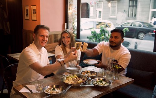 Visite gastronomique traditionnelle de Varsovie avec Adrian