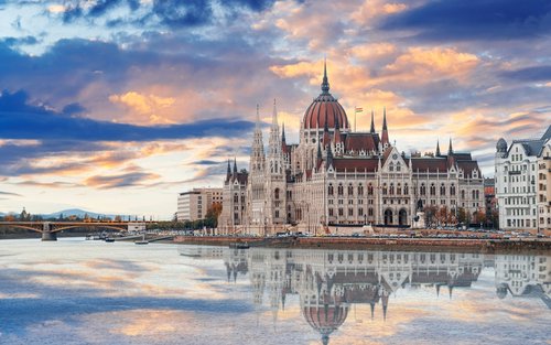Lawatan Pemandangan Ikonik & Bersiar-siar di Tepi Sungai Budapest 