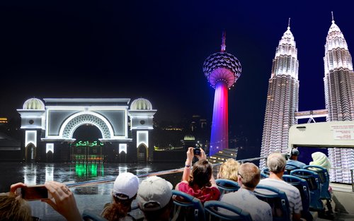 Tour Trải Nghiệm Ánh Sáng Thành Phố Kuala Lumpur với Xe Buýt Hop-on Hop-off