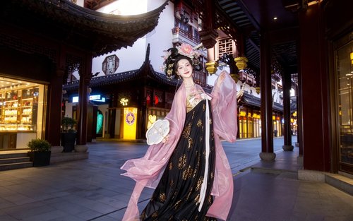 Shanghai Yu Garden Traditional Chinese Costume Hanfu Qipao Experience (Hanfu Rental/Makeup/Photography)