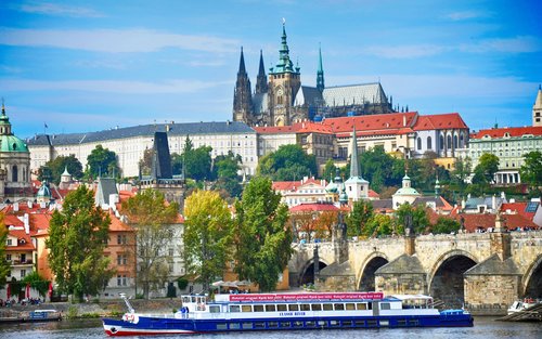 Prague Charles Bridge 1-Hour Classic River Cruise