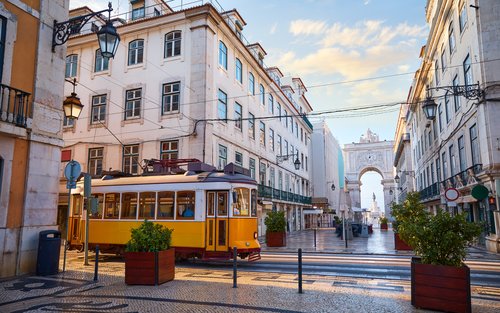 Lisbon: Tour đi bộ khu Alfama và Lâu đài São Jorge