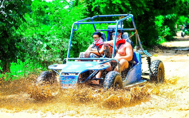 スリル満点の冒険が待っています：プンタ カナのバギー 4x4、ATV、オフ