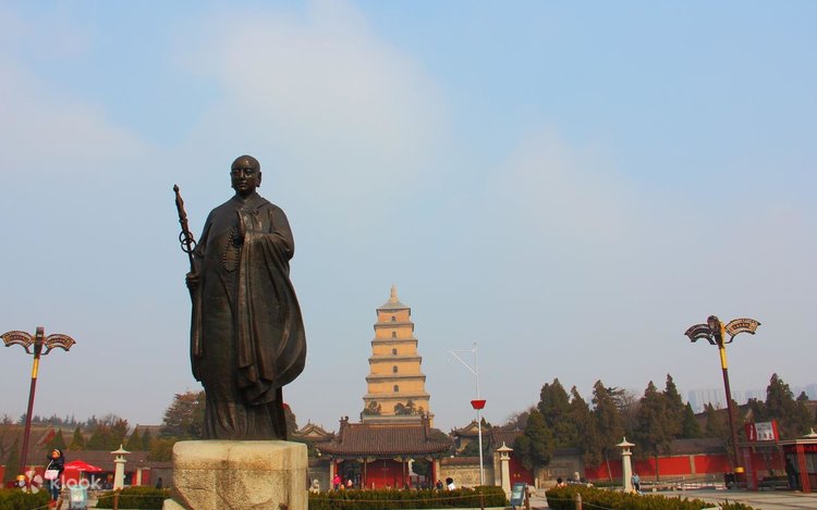 Қара әйелдің мүшесін жұлып алып жатқанын қараңыз