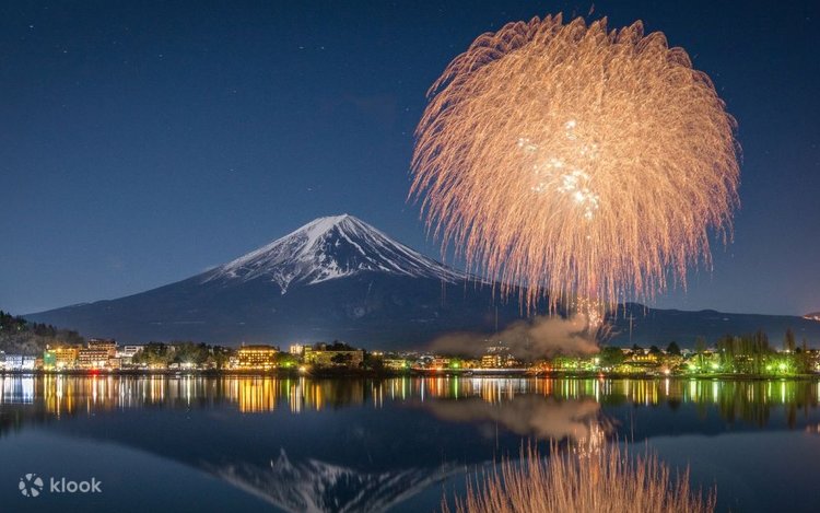 河口湖冬季花火大会＆新倉山浅間公園＆新鮮なイチゴ狩り食べ放題日帰り